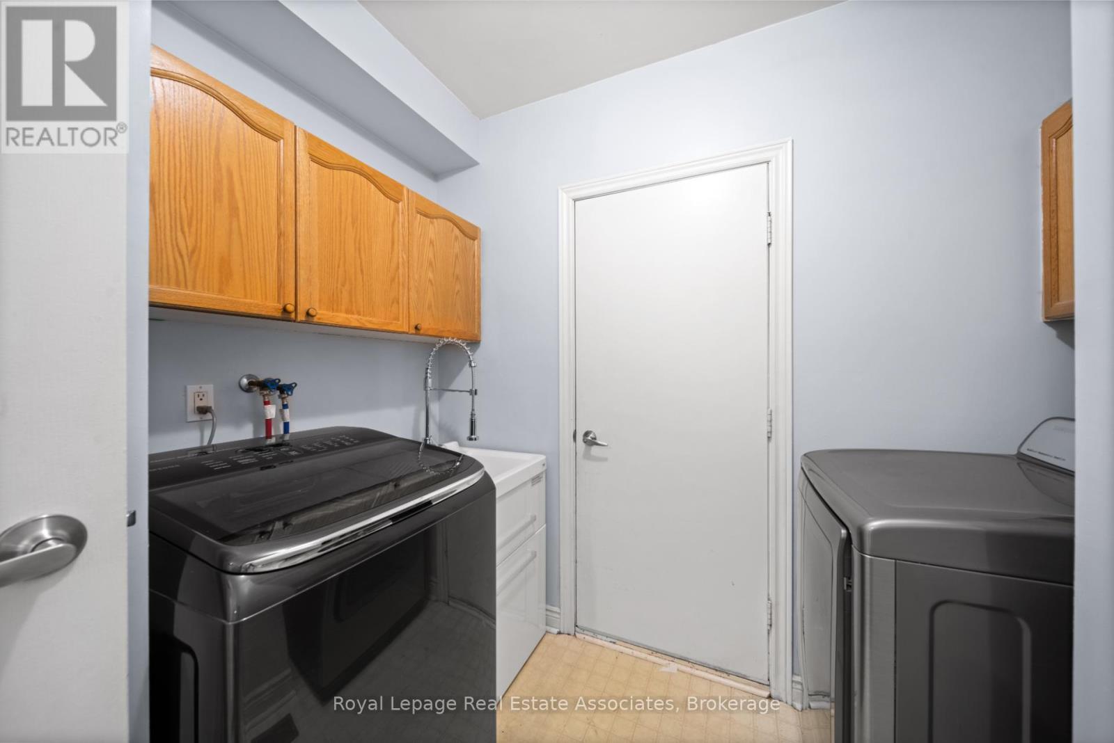 Photo 20 of 3723 Trelawny Circle, Mississauga ON