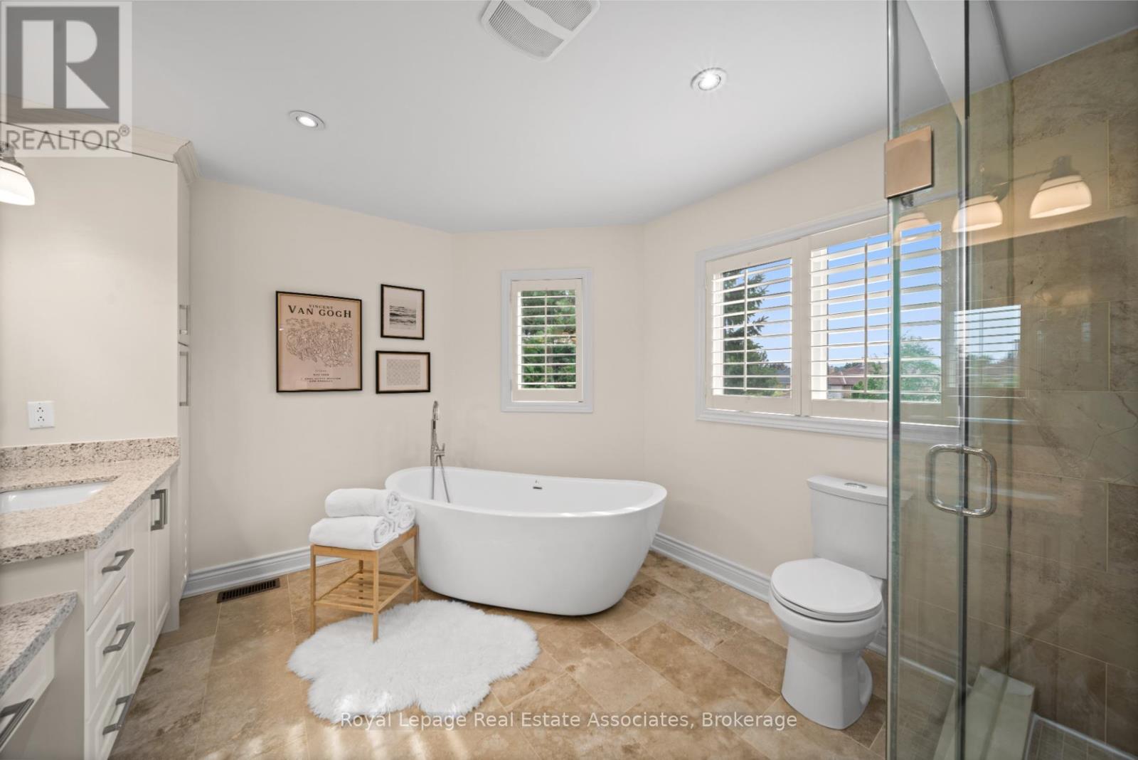 Photo 23 of 3723 Trelawny Circle, Mississauga ON