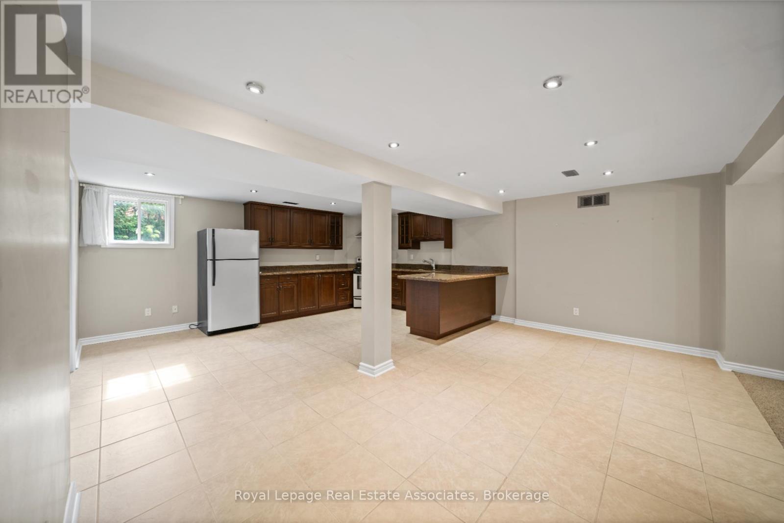 Photo 32 of 3723 Trelawny Circle, Mississauga ON