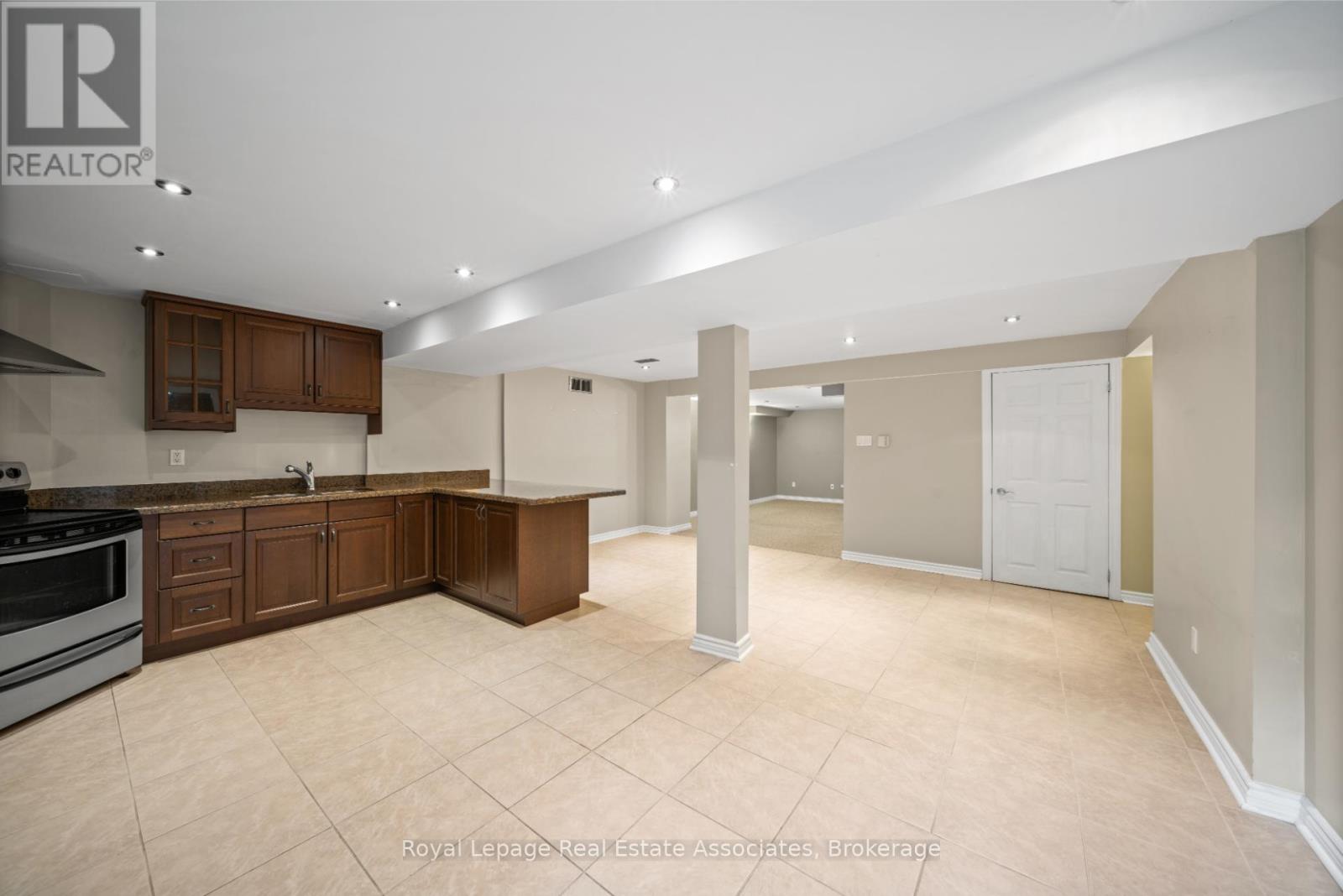 Photo 33 of 3723 Trelawny Circle, Mississauga ON