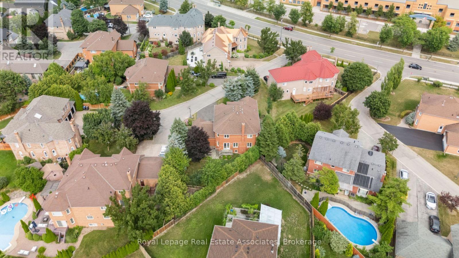 Photo 47 of 3723 Trelawny Circle, Mississauga ON