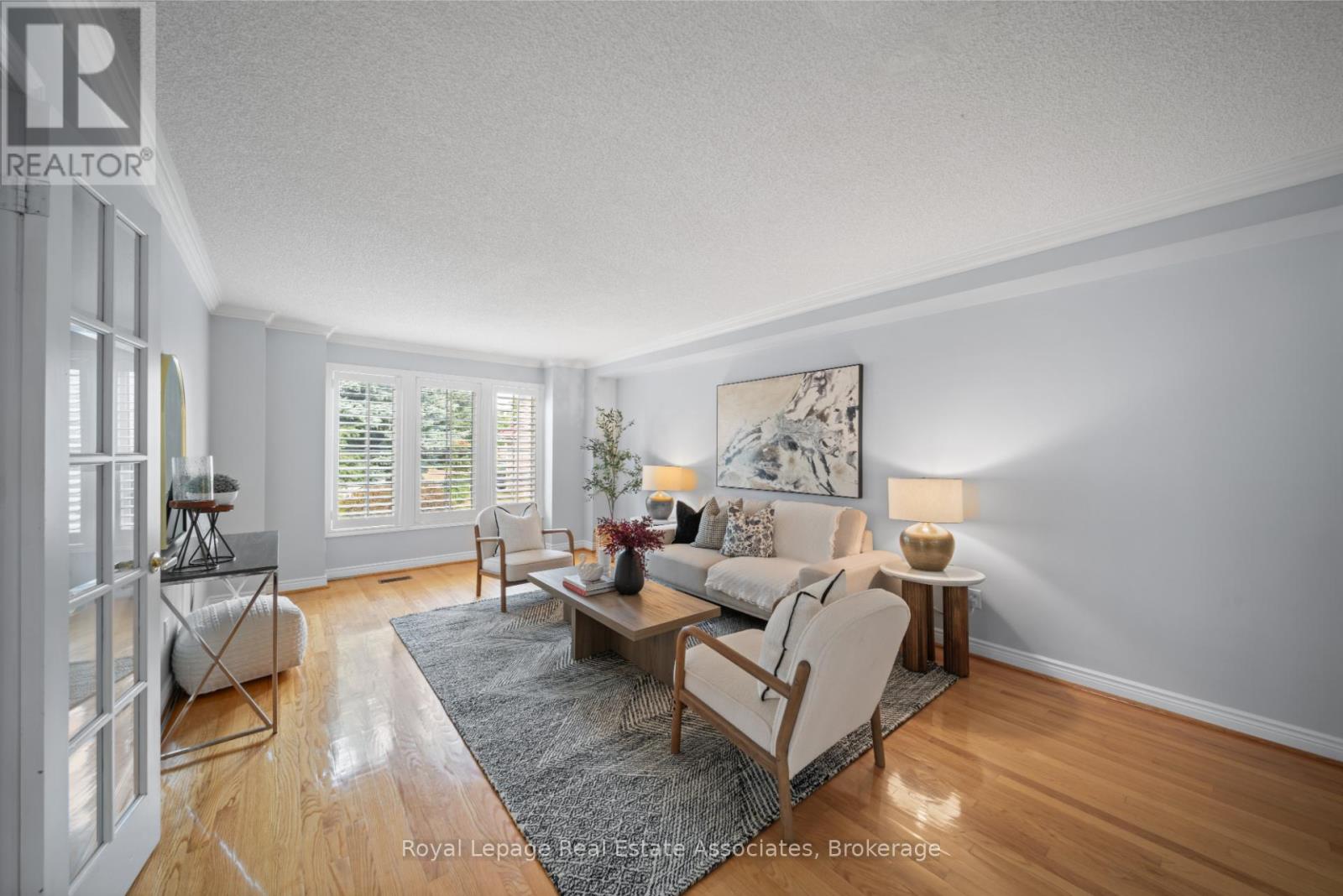 Photo 7 of 3723 Trelawny Circle, Mississauga ON