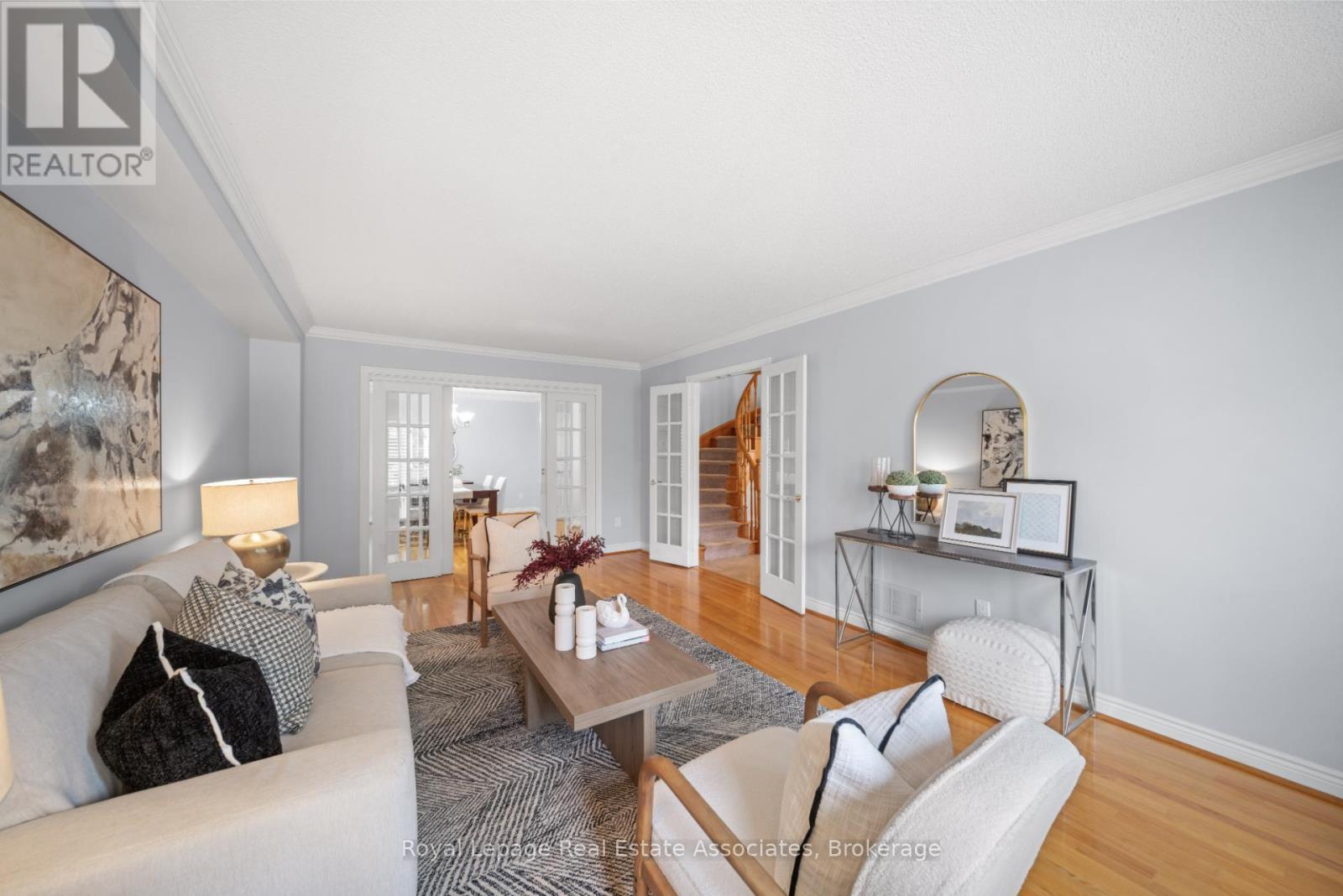 Photo 8 of 3723 Trelawny Circle, Mississauga ON