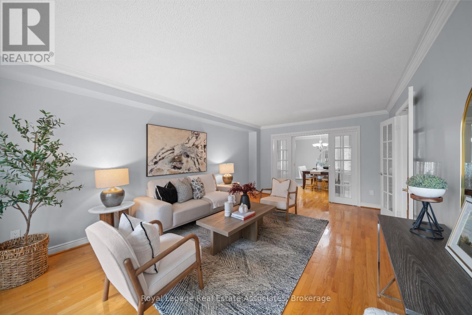 Photo 9 of 3723 Trelawny Circle, Mississauga ON