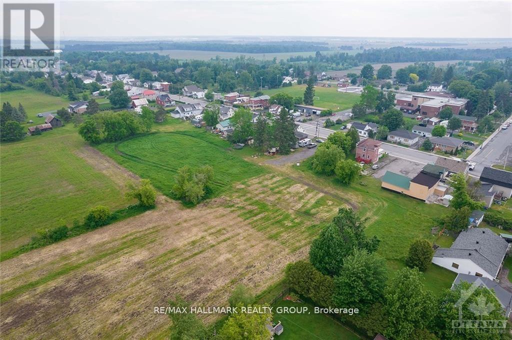 Photo 4 of 3 3748 Champlain Street, Clarencerockland ON