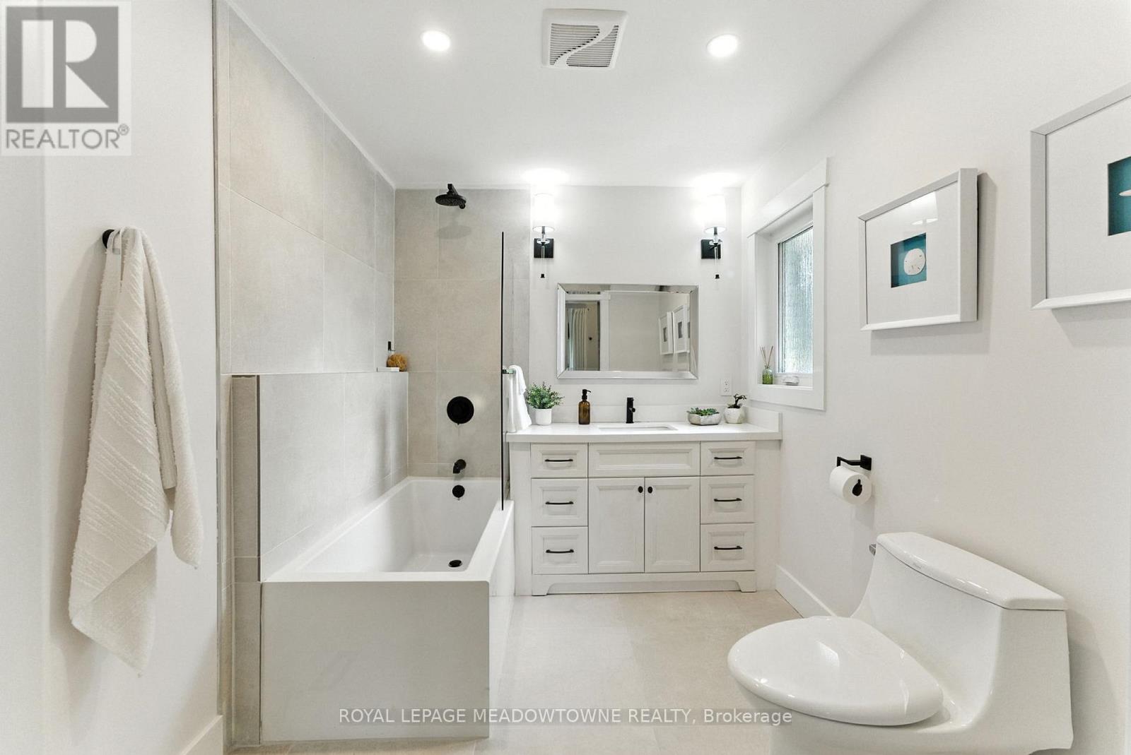 Photo 17 of 18 Vanstraalen Street, Hamilton ON