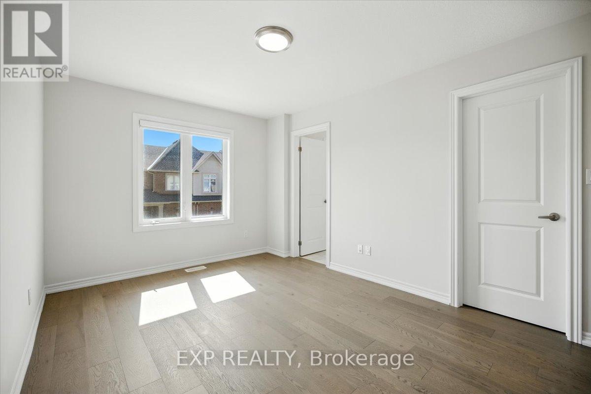 Photo 37 of 27 Mockingbird Lane E, Hamilton ON