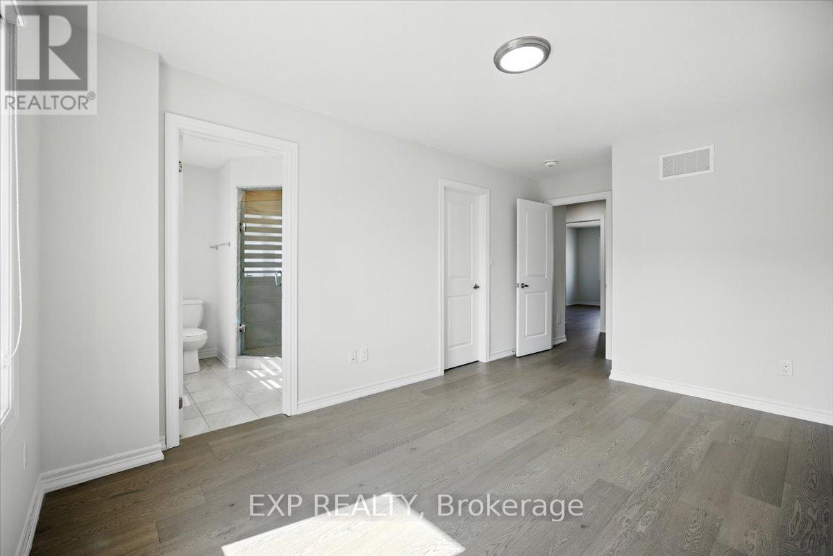 Photo 18 of 27 Mockingbird Lane E, Hamilton ON