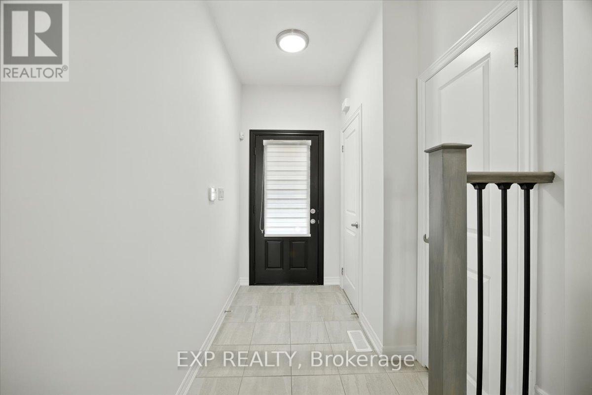 Photo 31 of 27 Mockingbird Lane E, Hamilton ON