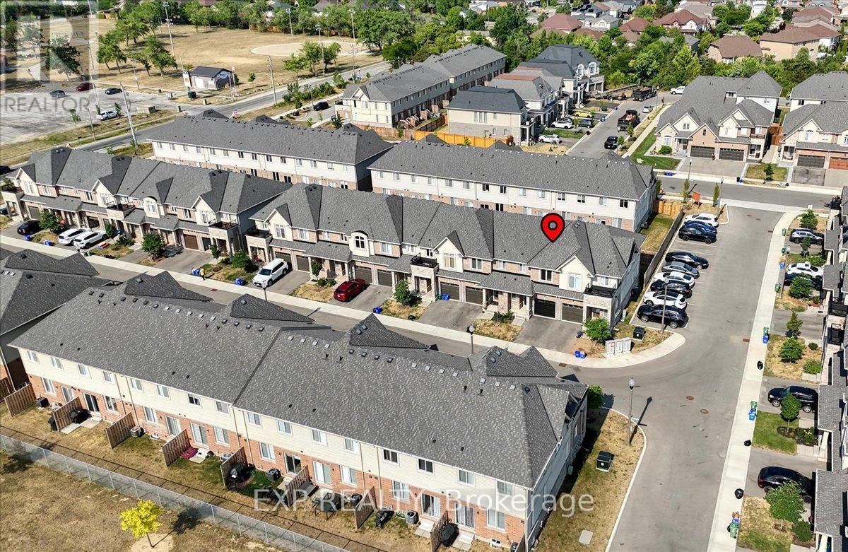 Photo 20 of 27 Mockingbird Lane E, Hamilton ON