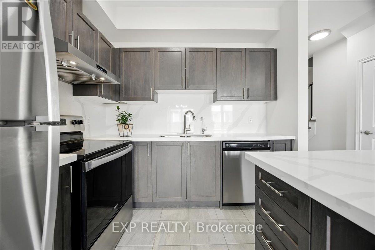 Photo 14 of 27 Mockingbird Lane E, Hamilton ON