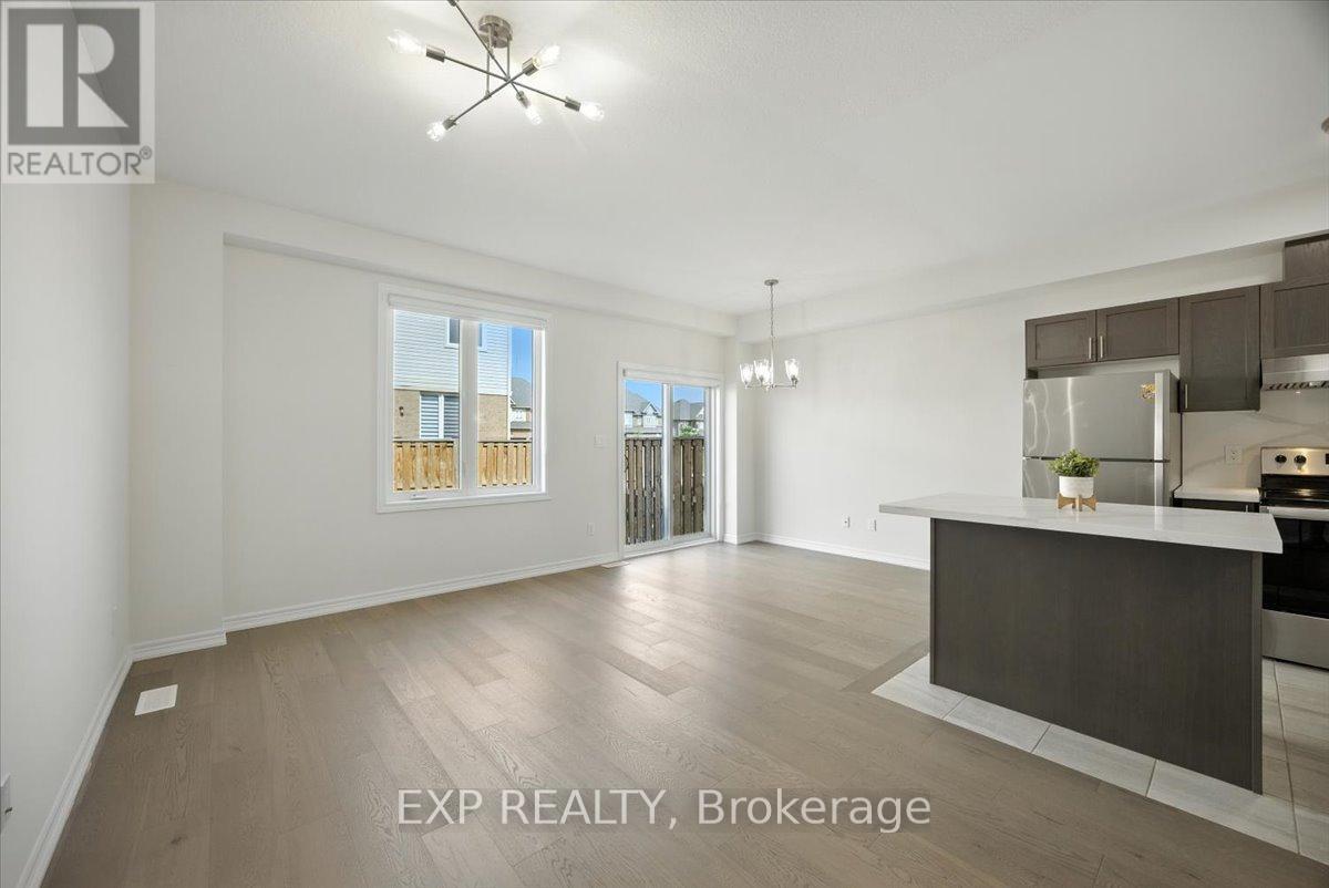 Photo 3 of 27 Mockingbird Lane E, Hamilton ON