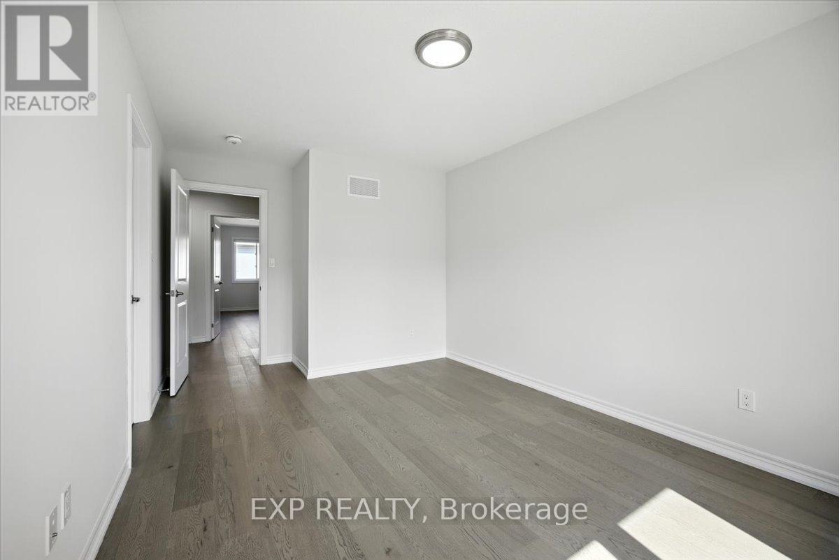 Photo 19 of 27 Mockingbird Lane E, Hamilton ON