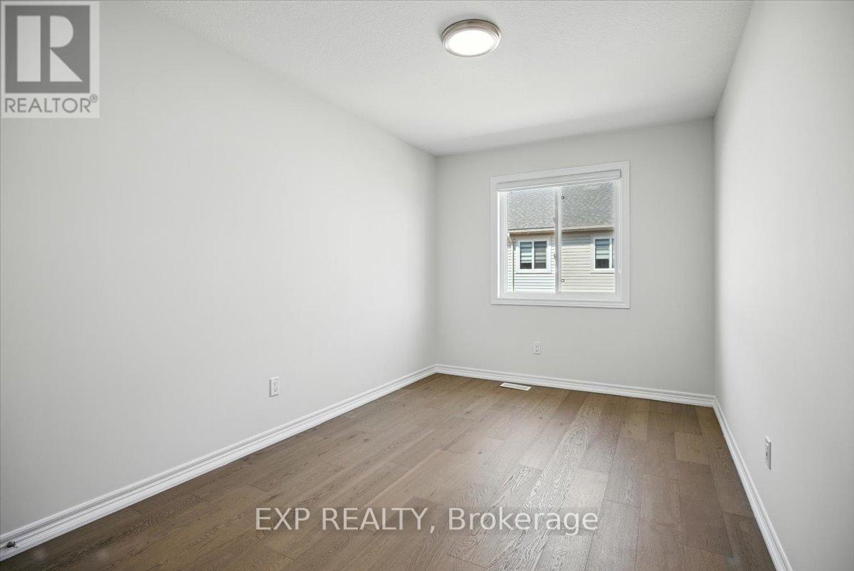 Photo 24 of 27 Mockingbird Lane E, Hamilton ON