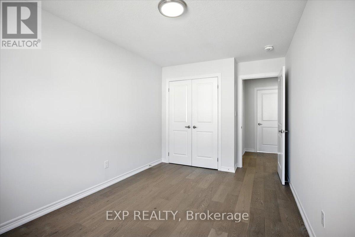 Photo 25 of 27 Mockingbird Lane E, Hamilton ON