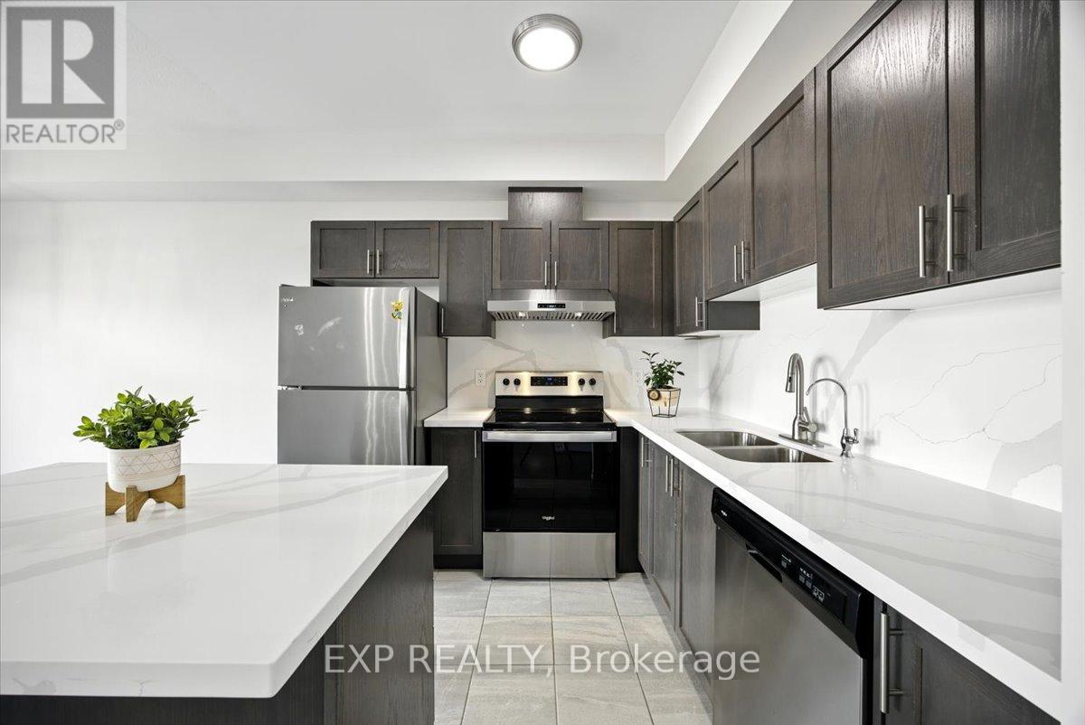 Photo 6 of 27 Mockingbird Lane E, Hamilton ON