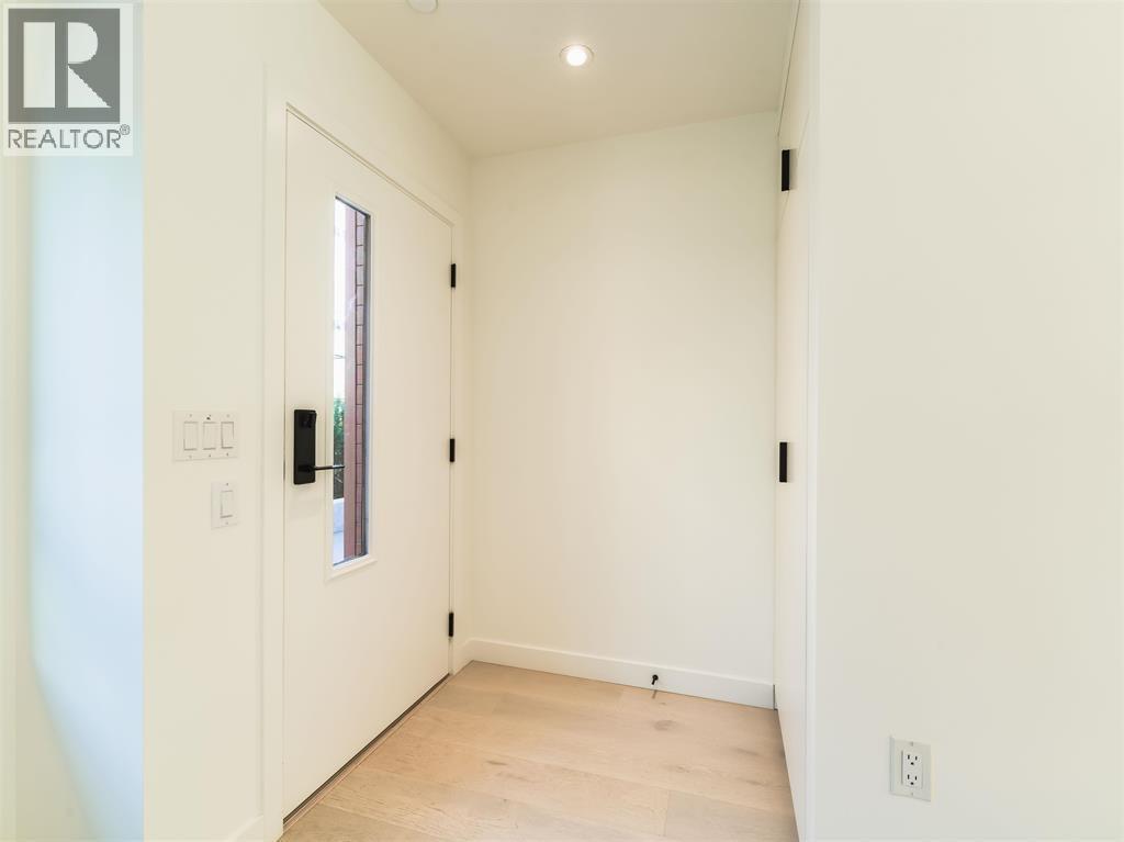 Photo 4 of 51 550 W 28th Avenue, Vancouver BC