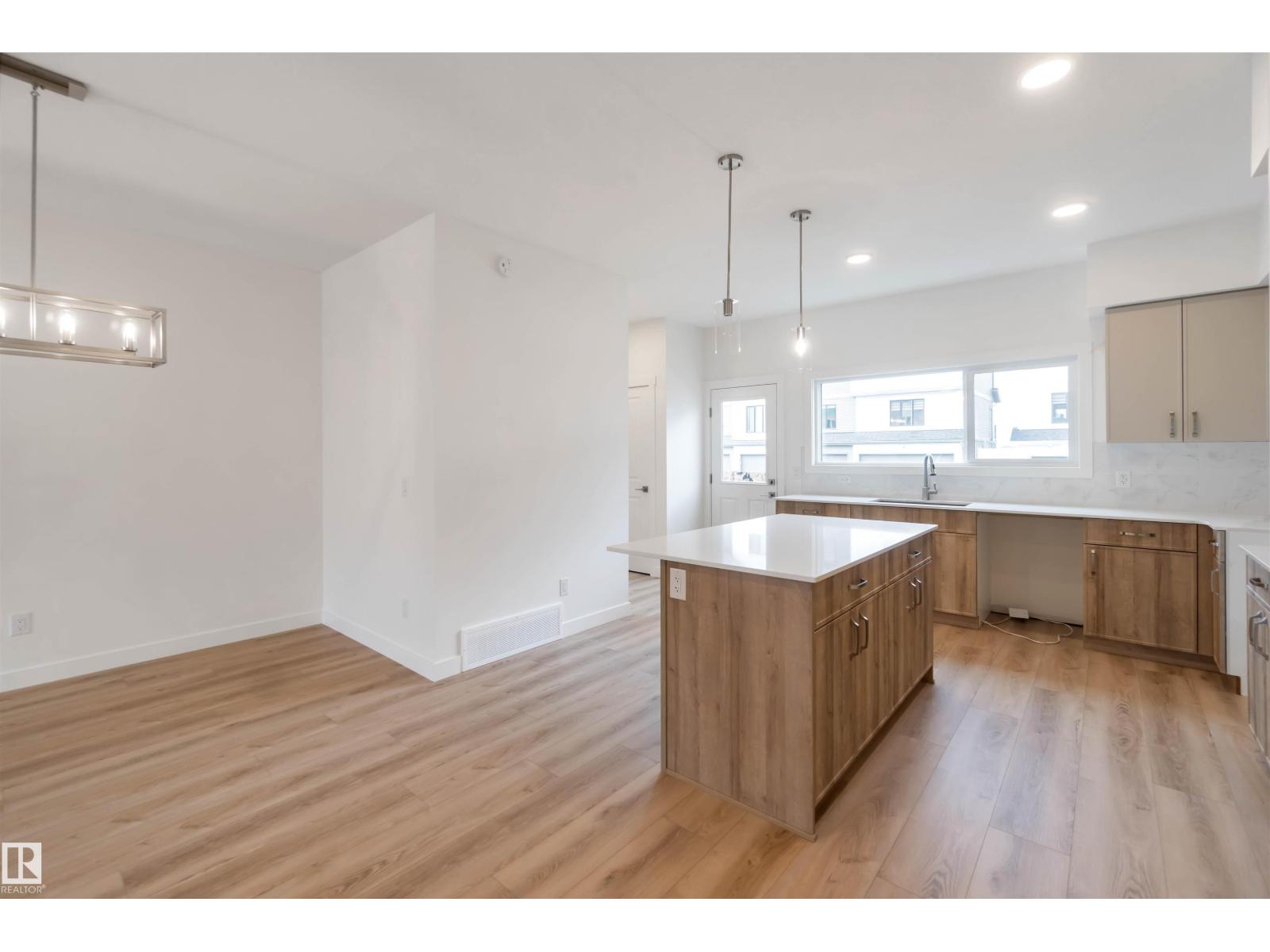 Photo 8 of 2032 191 St Nw, Edmonton AB