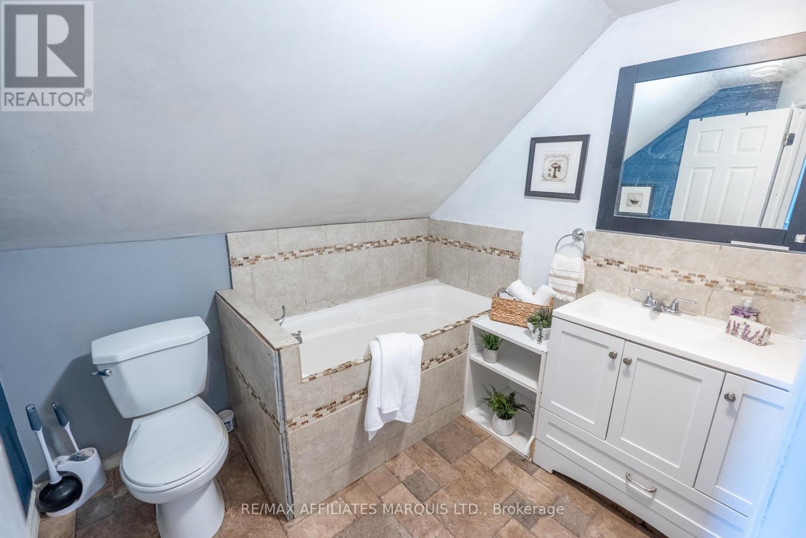 Photo 20 of 633 Augustus Street, Cornwall ON