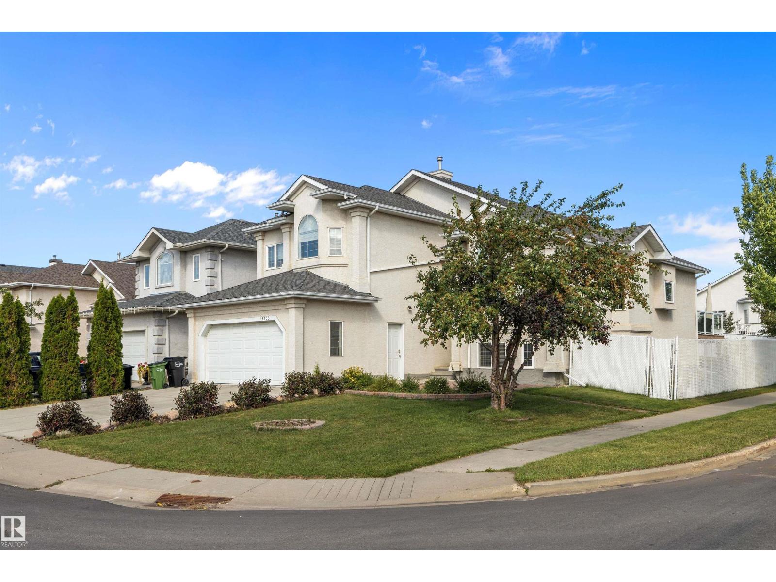 Photo 3 of 16403 88 St Nw, Edmonton AB