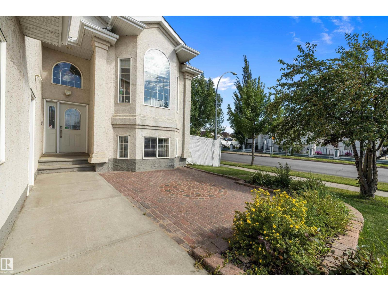 Photo 4 of 16403 88 St Nw, Edmonton AB