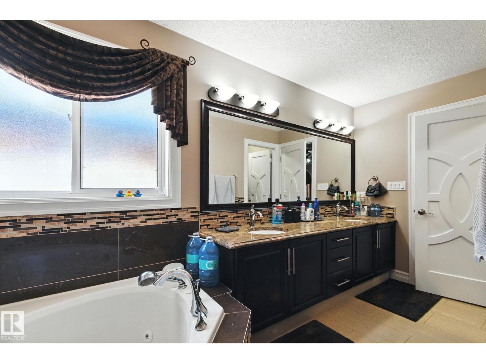 Photo 38 of 16414 60 A St Nw, Edmonton AB