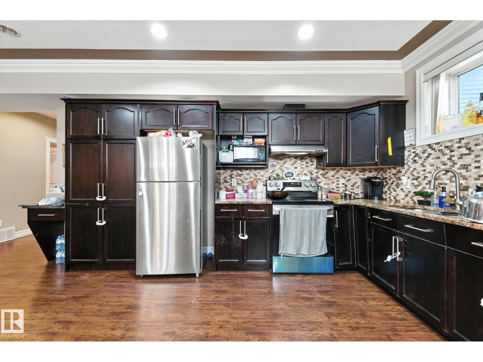 Photo 10 of 16414 60 A St Nw, Edmonton AB