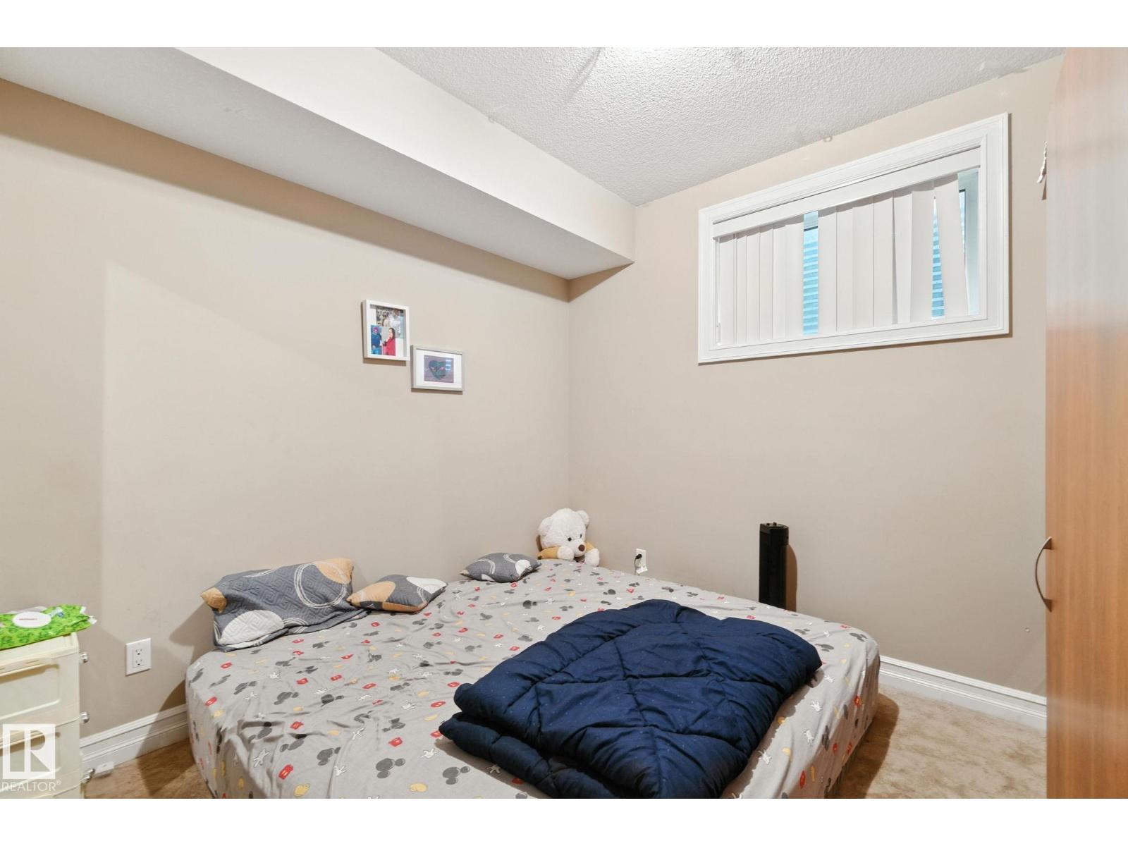 Photo 9 of 16414 60 A St Nw, Edmonton AB