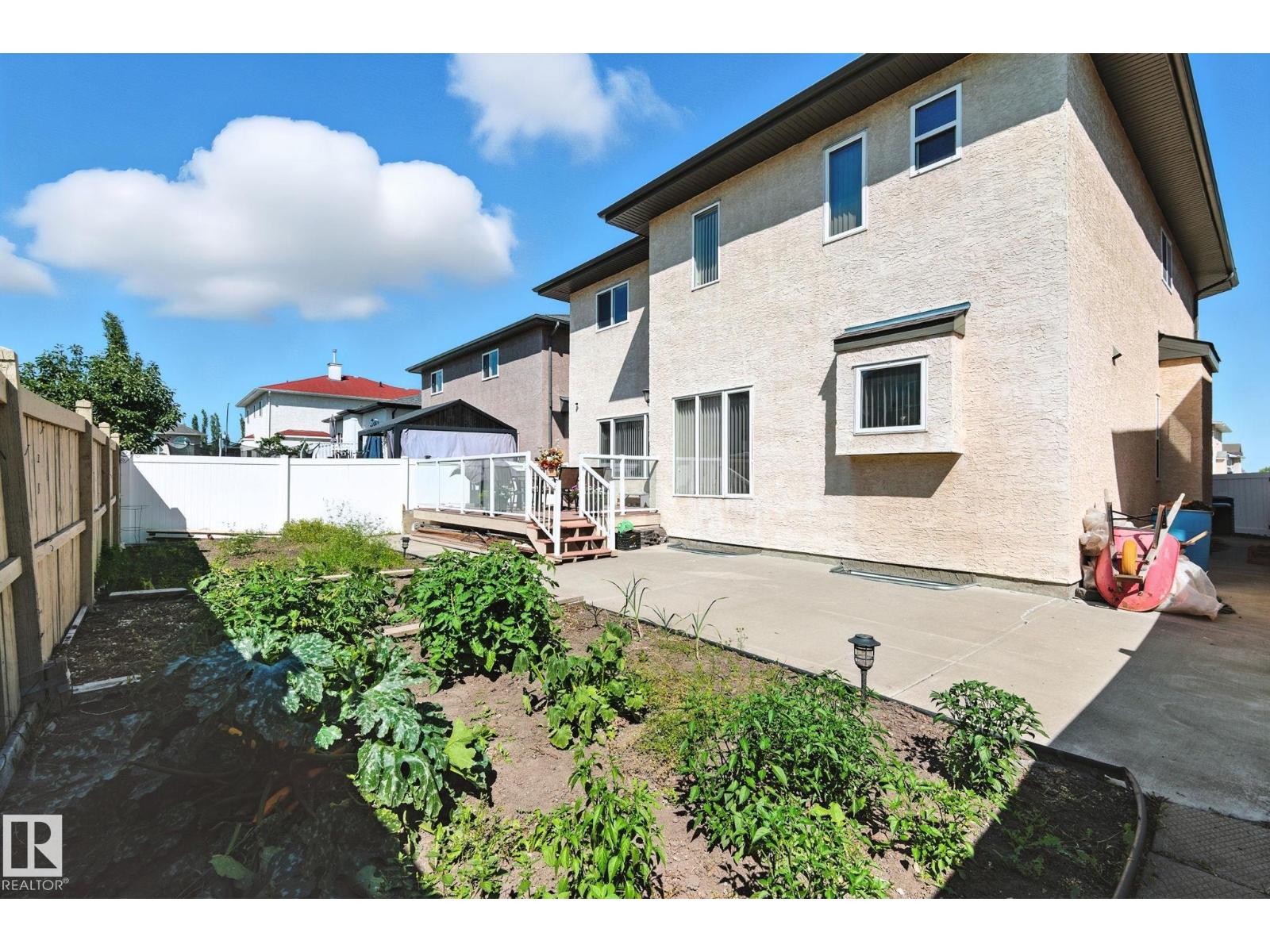 Photo 4 of 16414 60 A St Nw, Edmonton AB