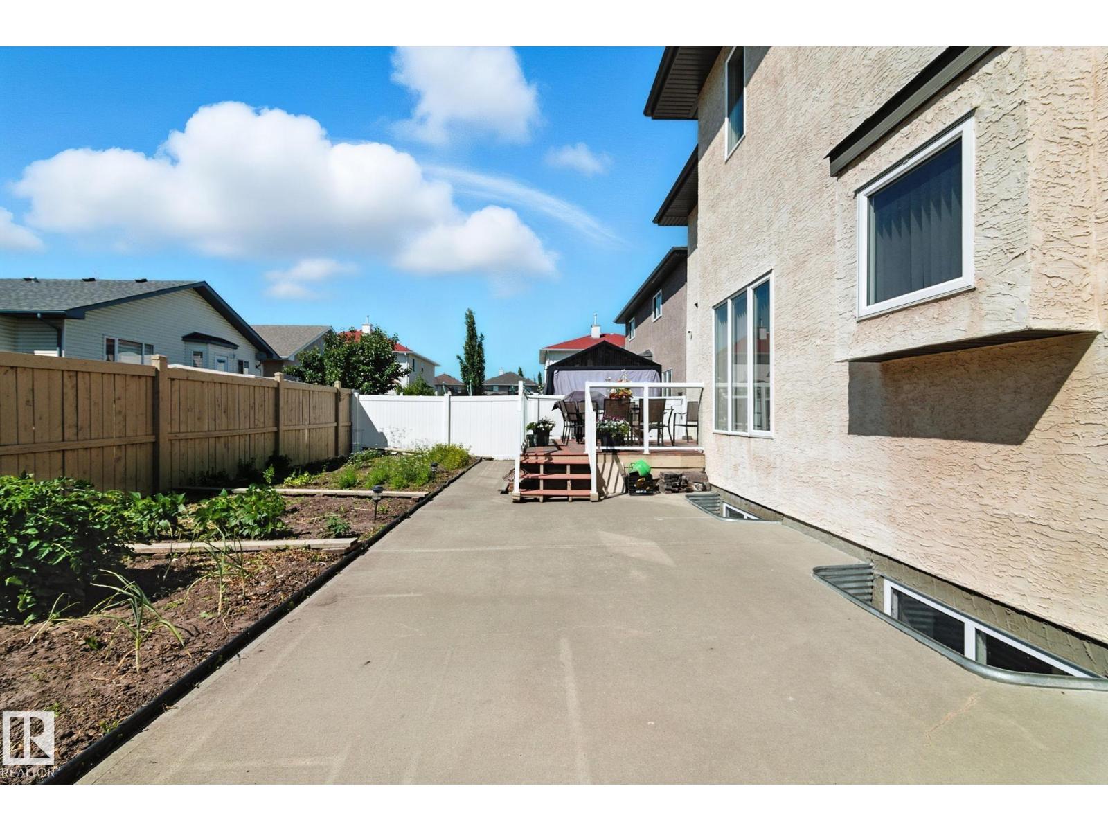Photo 28 of 16414 60 A St Nw, Edmonton AB