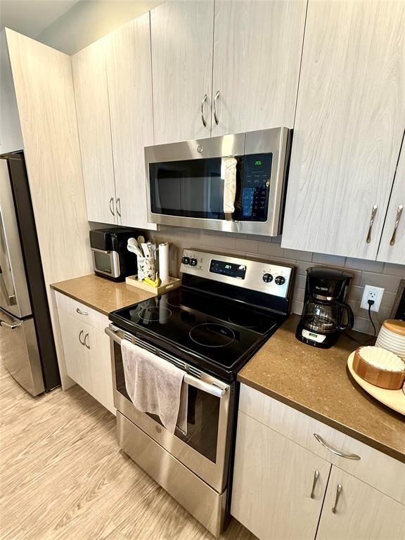 Photo 4 of 108 1505 Molson Street, Winnipeg MB