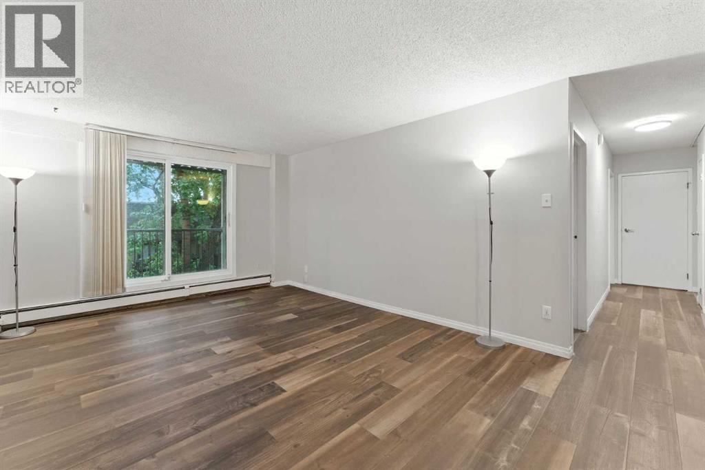 Single Family House for Sale in    Street NW Varsity Calgary 