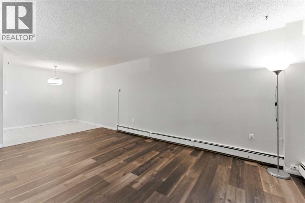Single Family House for Sale in    Street NW Varsity Calgary 