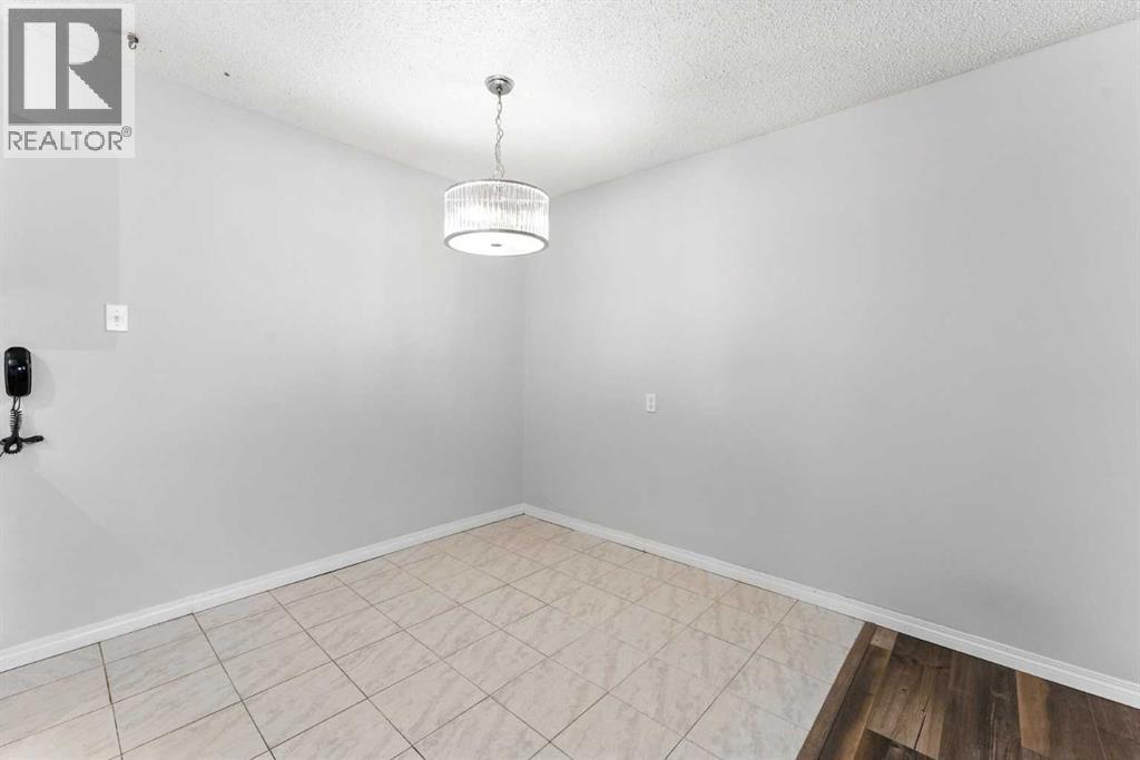 Single Family House for Sale in    Street NW Varsity Calgary 