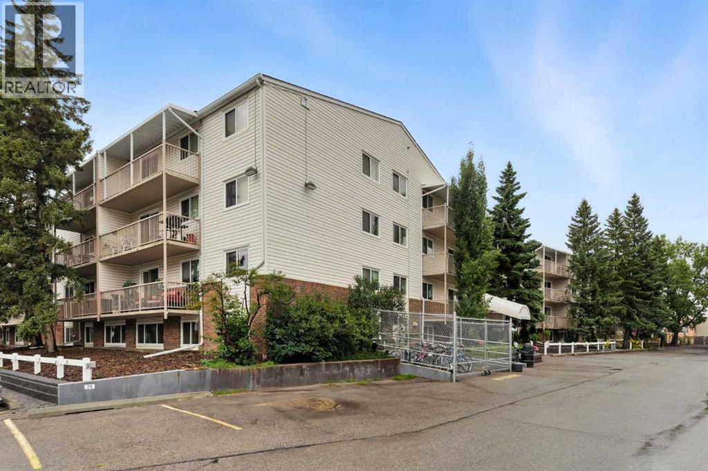 Single Family House for Sale in    Street NW Varsity Calgary 