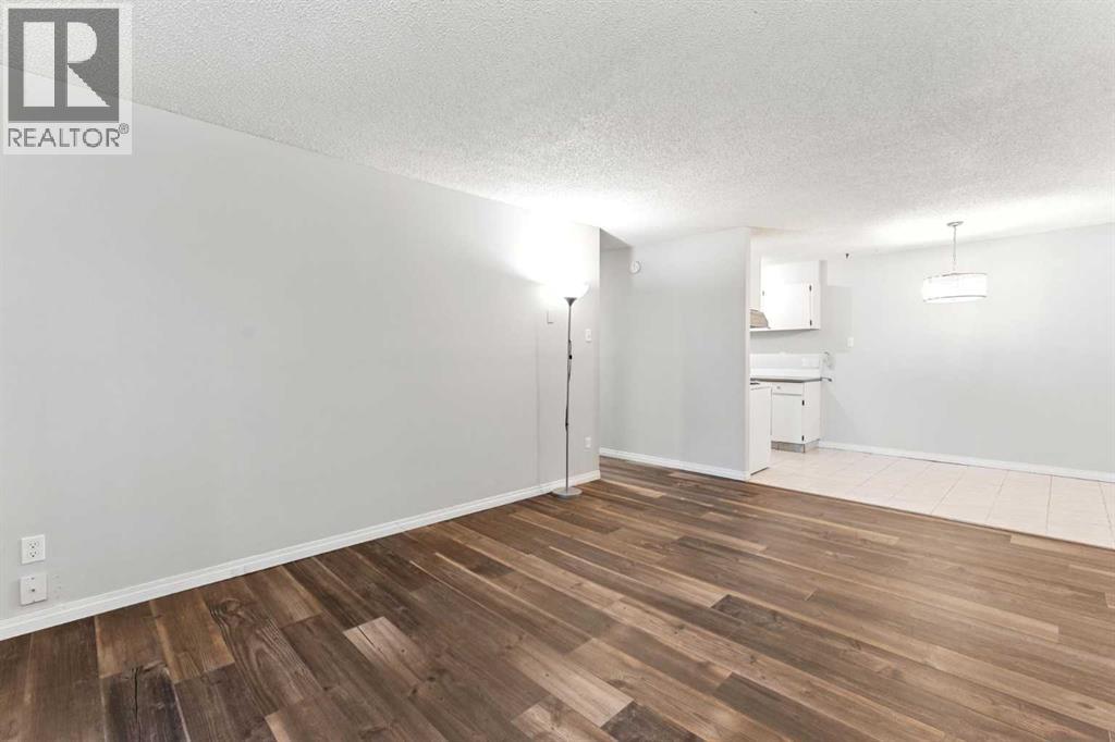 Single Family House for Sale in    Street NW Varsity Calgary 