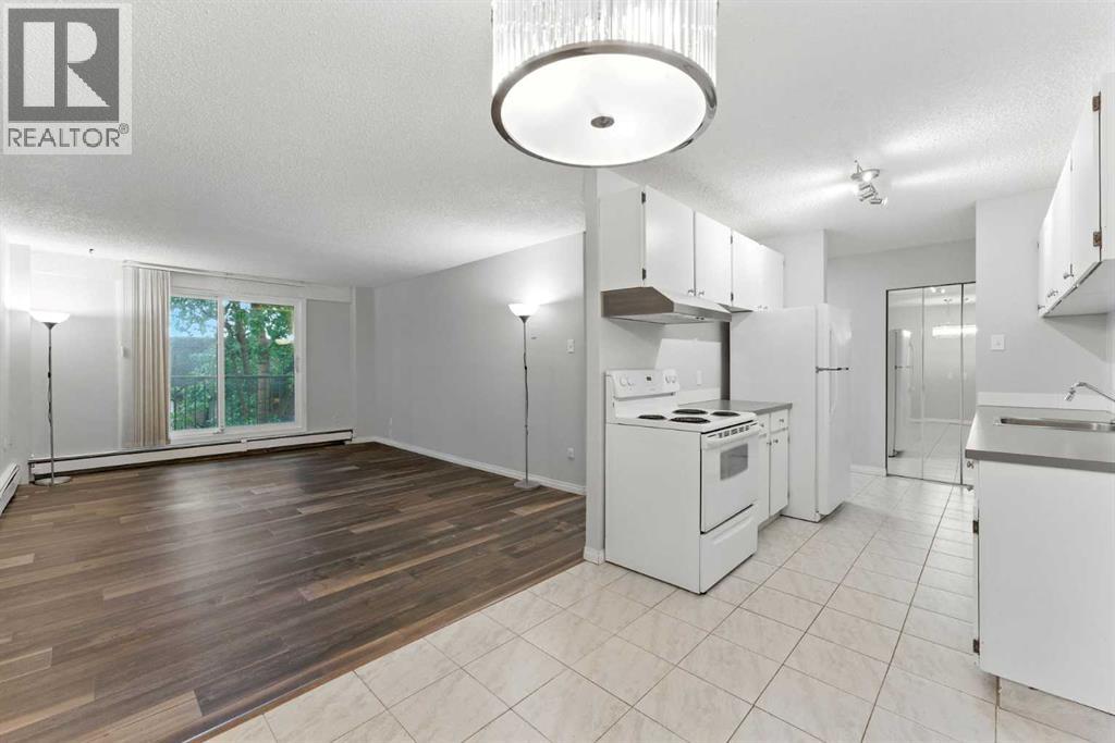 Single Family House for Sale in    Street NW Varsity Calgary 