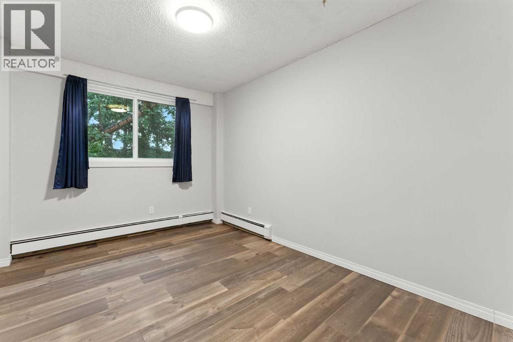 Single Family House for Sale in    Street NW Varsity Calgary 