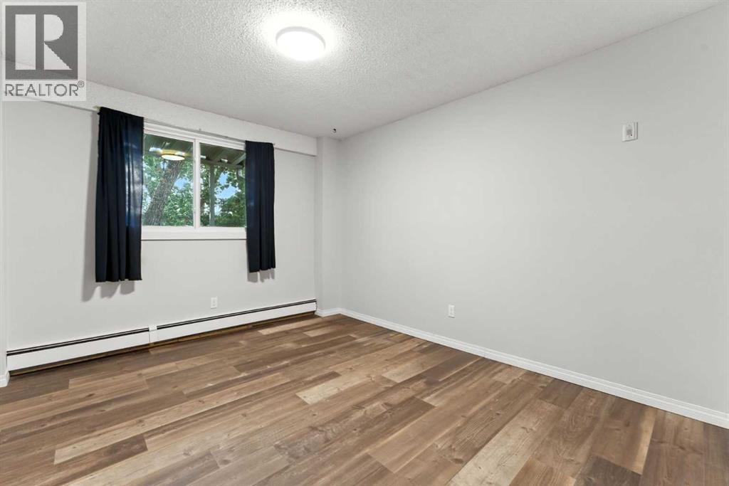 Single Family House for Sale in    Street NW Varsity Calgary 