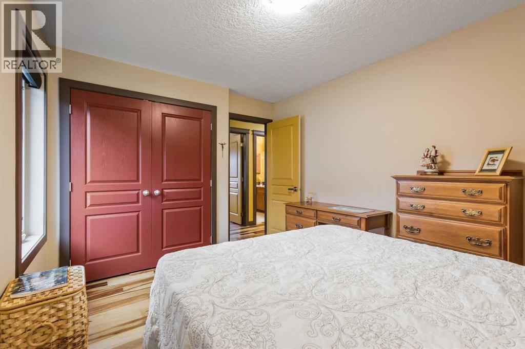 Single Family House for Sale in  Quarry Way SE Douglasdale/Glen Calgary 