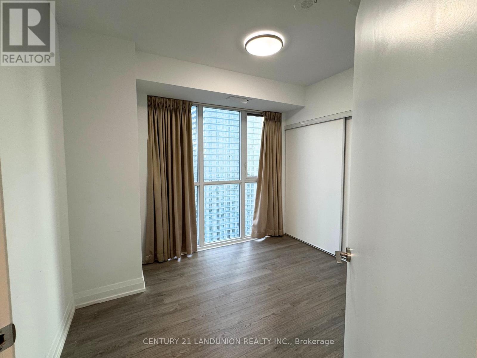 Photo 10 of 3504 77 Mutual Street, Toronto ON