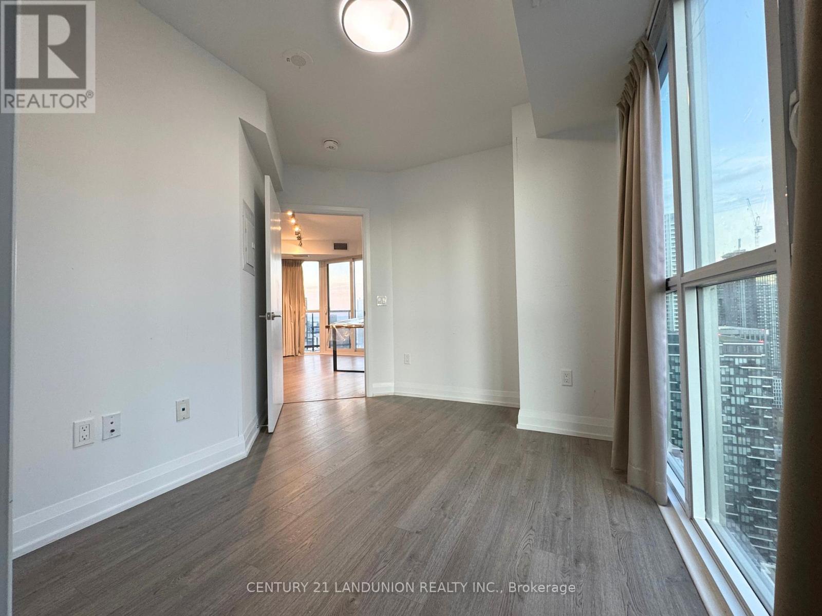 Photo 3 of 3504 77 Mutual Street, Toronto ON