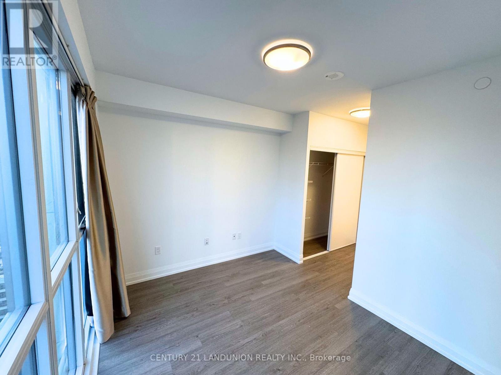 Photo 12 of 3504 77 Mutual Street, Toronto ON