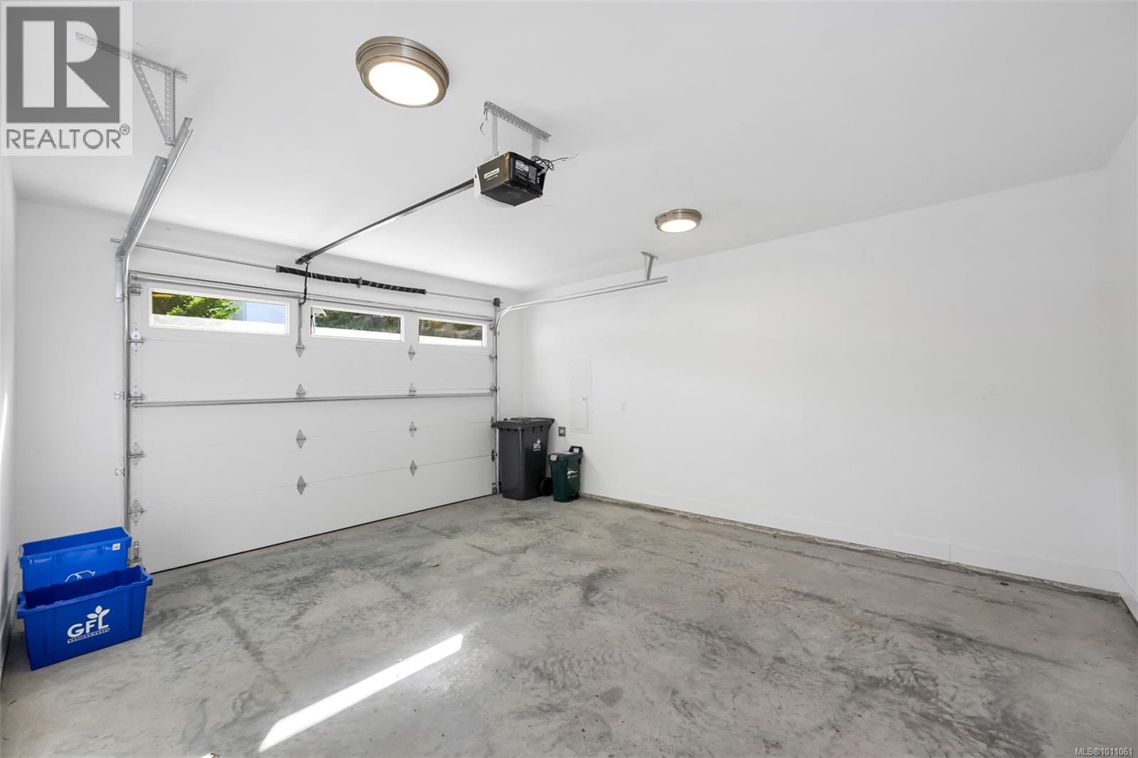Photo 20 of 3315 West Oak Pl, Langford BC
