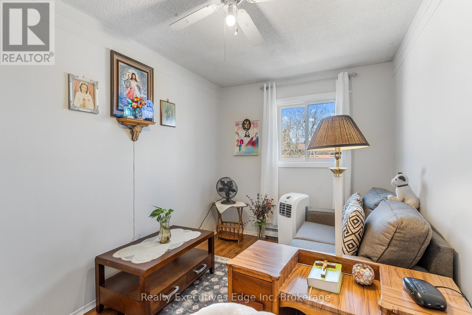 Photo 2 of 9 Hampton Street, Brantford ON