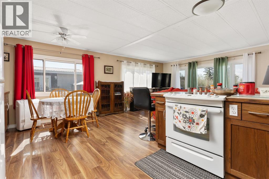 Photo 24 of 5410 51 Avenue, Daysland AB