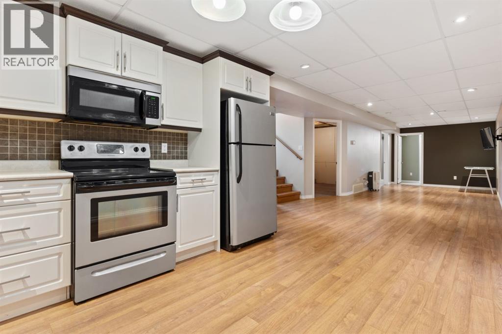 Photo 9 of 5410 51 Avenue, Daysland AB