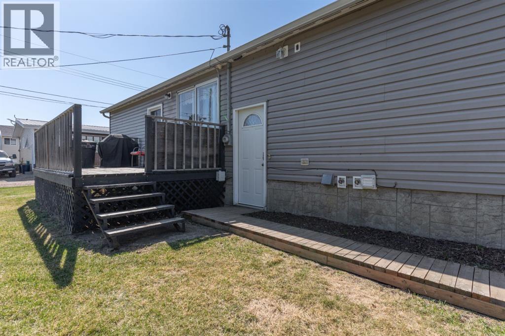 Photo 23 of 5410 51 Avenue, Daysland AB