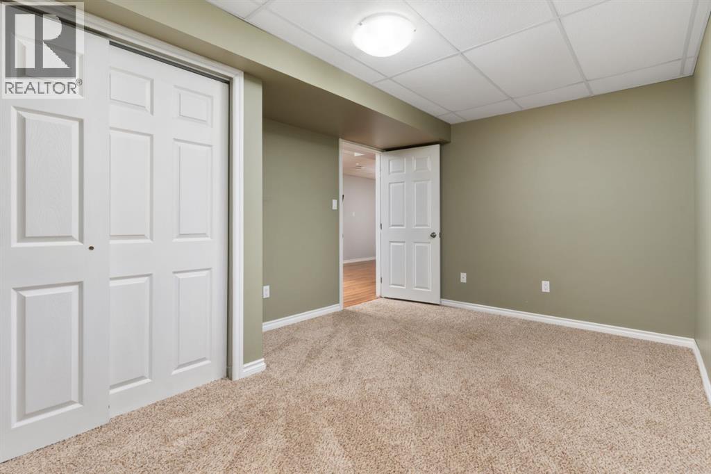 Photo 10 of 5410 51 Avenue, Daysland AB