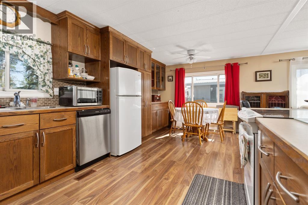 Photo 13 of 5410 51 Avenue, Daysland AB